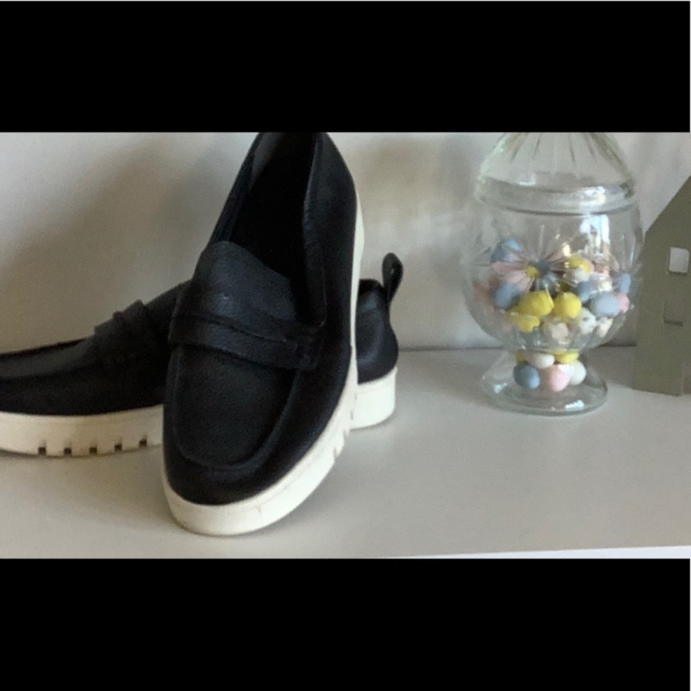 Vionic Black Leather Women’s Loafers size 9.5 medium width - Picture 8 of 9
